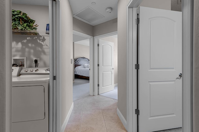 laundry area featuring visible vents, baseboards, washer and clothes dryer, light tile patterned floors, and laundry area