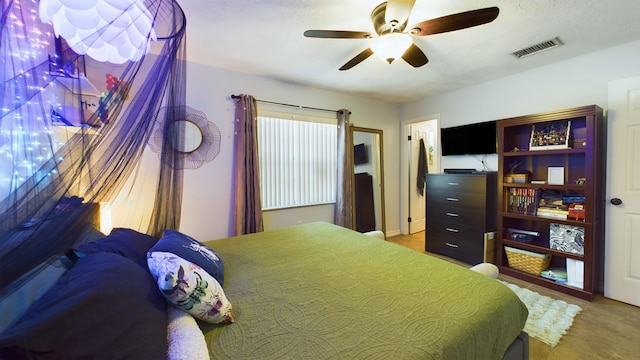 bedroom with ceiling fan