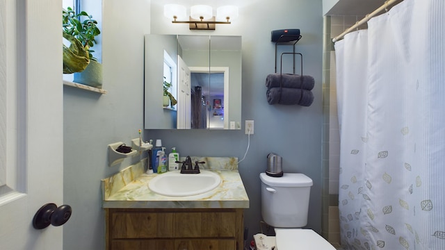 bathroom with vanity, a shower with shower curtain, and toilet