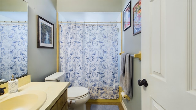 full bathroom featuring shower / bathtub combination with curtain, vanity, and toilet