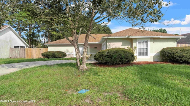 view of front facade with a front lawn