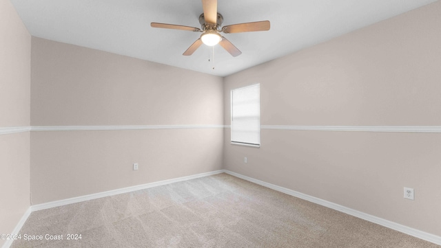 unfurnished room with carpet and ceiling fan