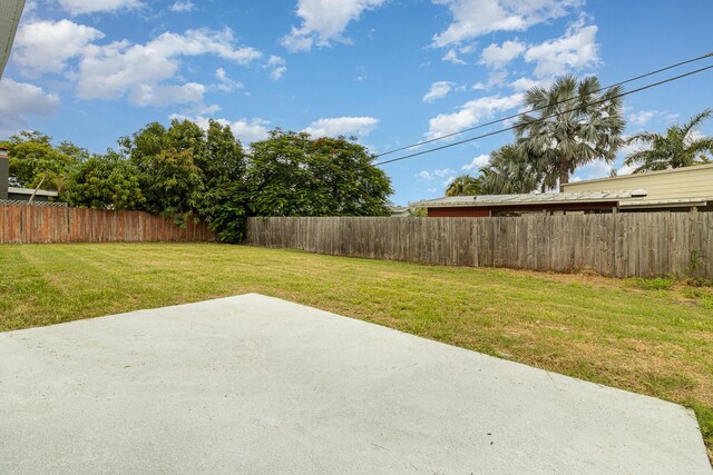 view of yard with a patio