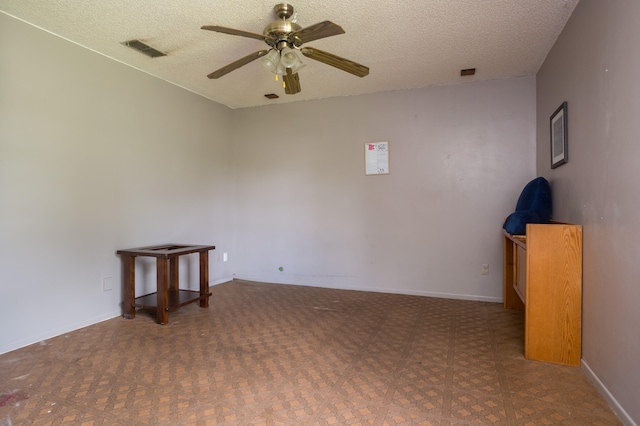 unfurnished room with a textured ceiling and ceiling fan