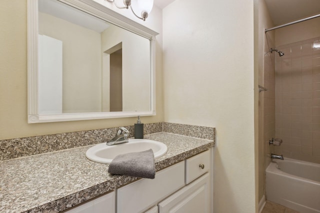 bathroom with tiled shower / bath and vanity