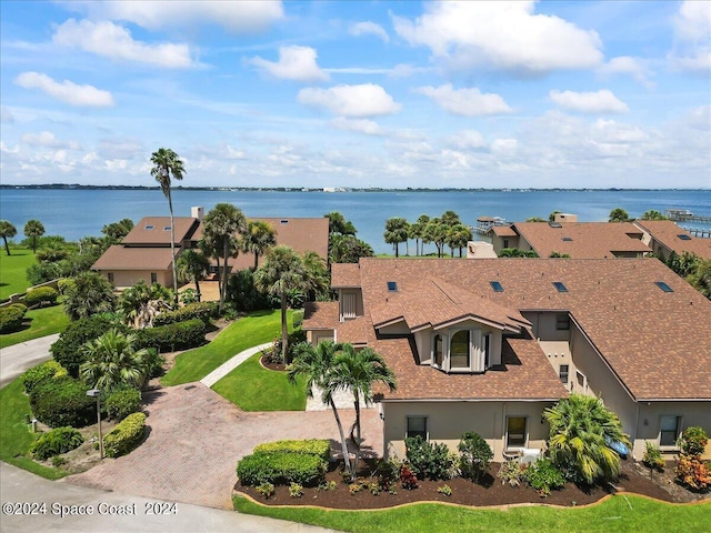 bird's eye view with a water view