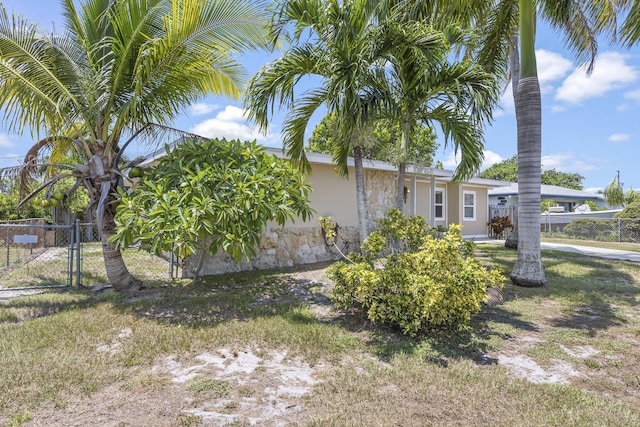 view of front of home with a front lawn