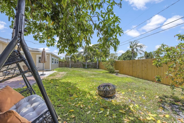 view of yard featuring an outdoor fire pit