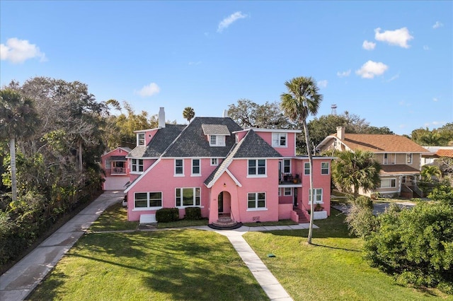 view of front of house featuring a front yard