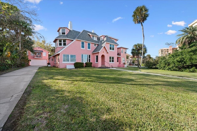 view of front facade featuring a front yard