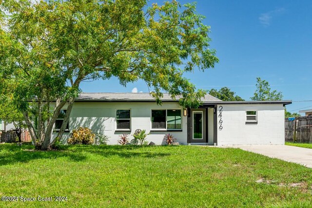 ranch-style house with a front lawn