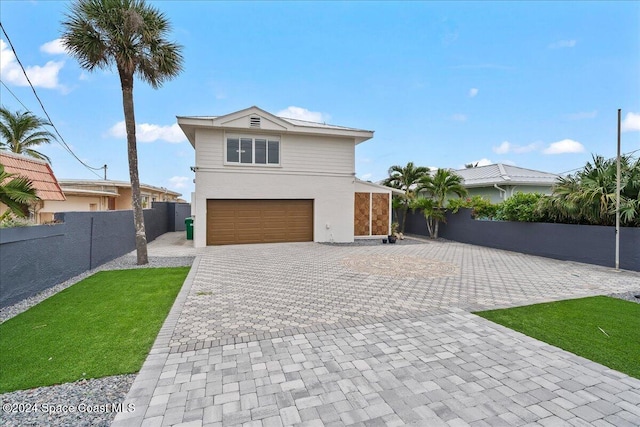 view of front facade featuring a garage