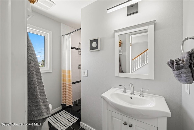 bathroom featuring a shower with curtain and vanity