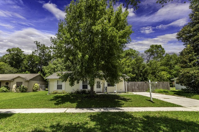 view of front of property with a front yard