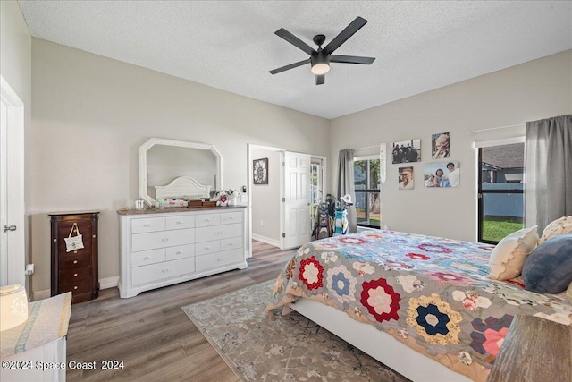 bedroom featuring a textured ceiling, dark hardwood / wood-style floors, and ceiling fan