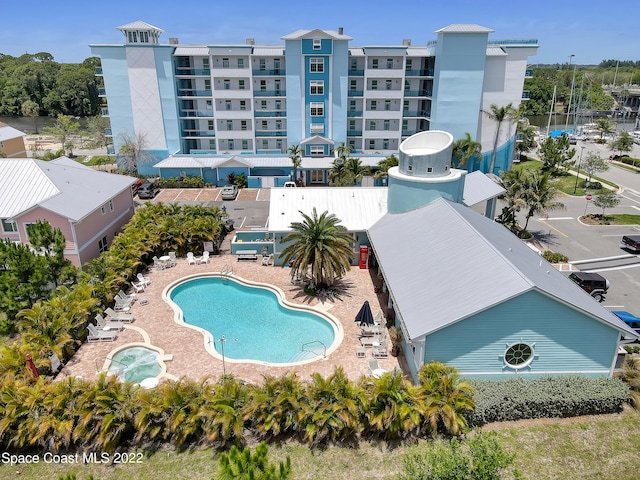 view of swimming pool