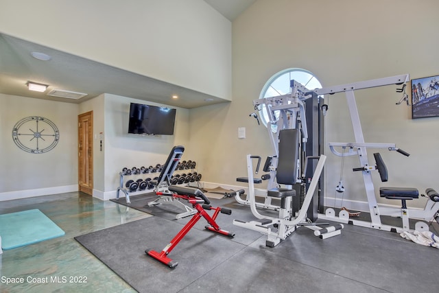 workout room featuring baseboards