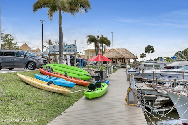 dock area featuring a yard