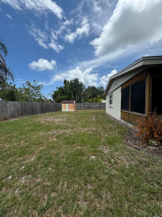 view of yard featuring a storage shed