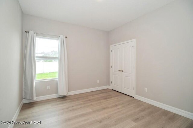 unfurnished room featuring light hardwood / wood-style floors