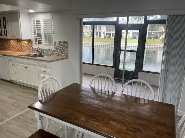 dining area featuring sink and light hardwood / wood-style floors