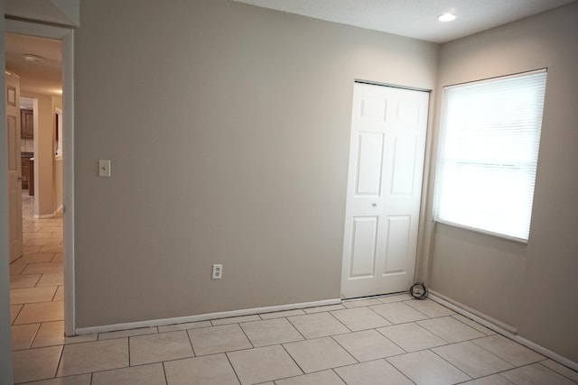 unfurnished room featuring light tile patterned floors