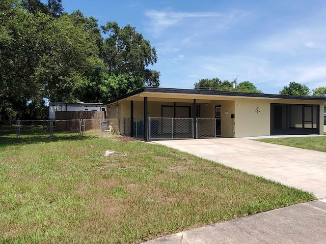 view of front of house with a carport and a front yard