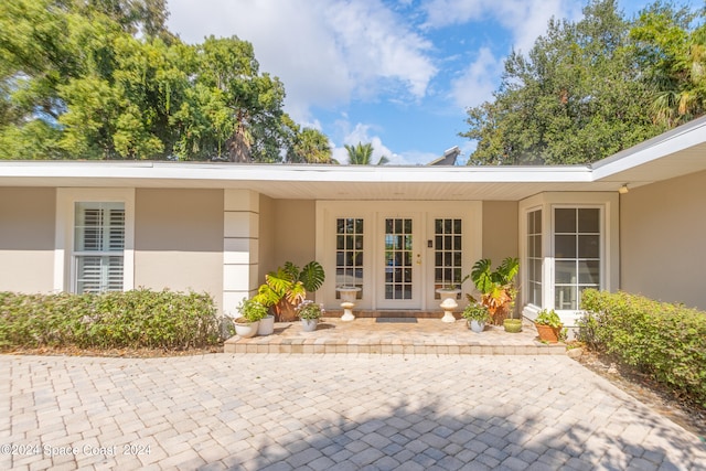 entrance to property with a patio