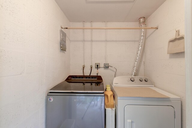 clothes washing area featuring washing machine and dryer