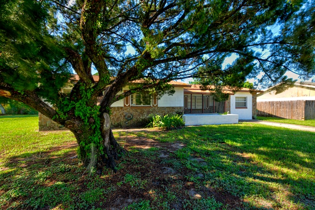 exterior space featuring a front yard