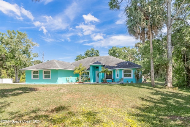 single story home featuring a front lawn