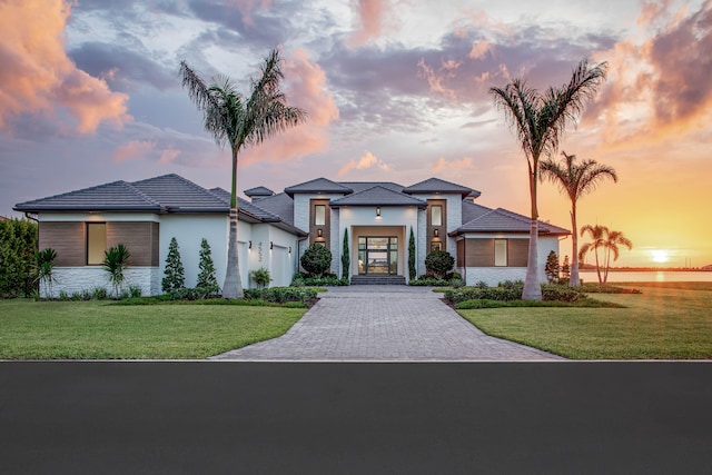 view of front of property with a lawn