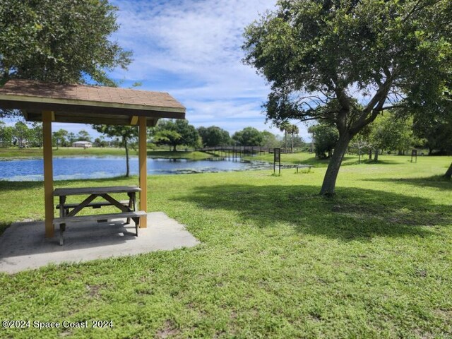 view of property's community featuring a water view and a lawn