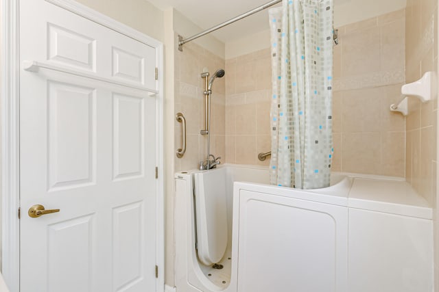 bathroom featuring shower / bathtub combination with curtain