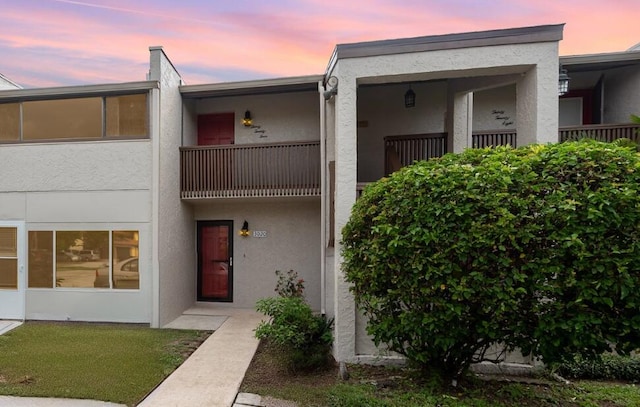 view of front of home featuring a balcony