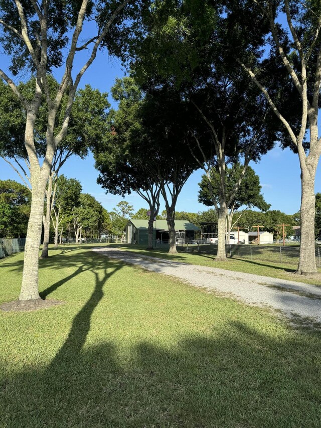 view of property's community featuring a lawn