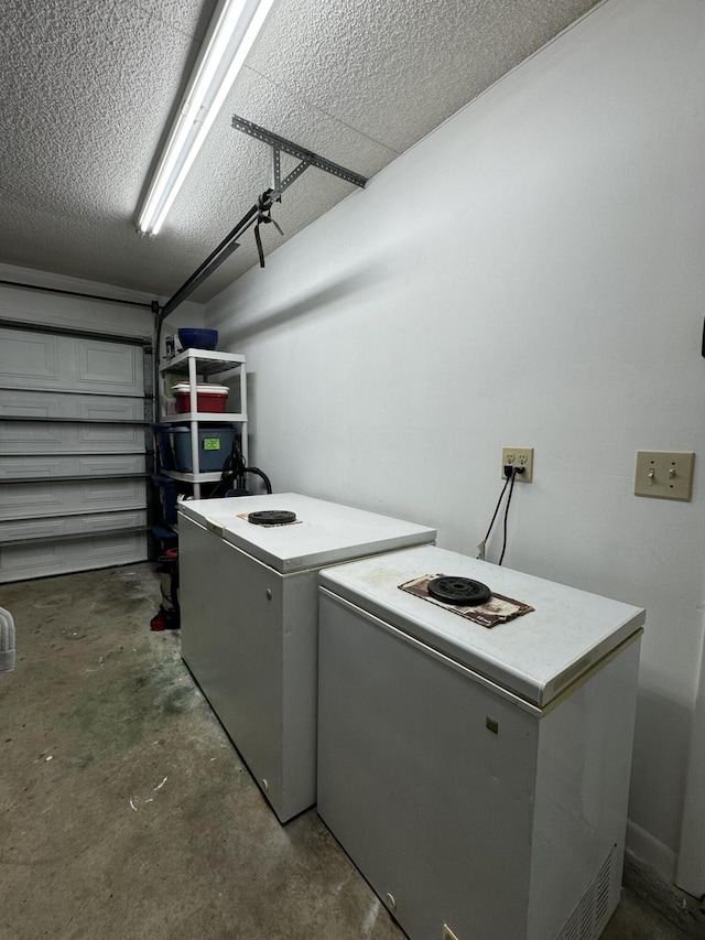 washroom featuring washing machine and clothes dryer