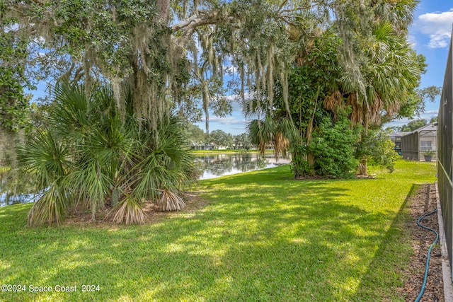 view of yard featuring a water view