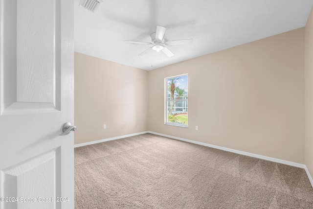 unfurnished room with carpet flooring and ceiling fan