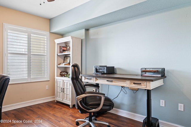 office area with dark wood-type flooring and ceiling fan