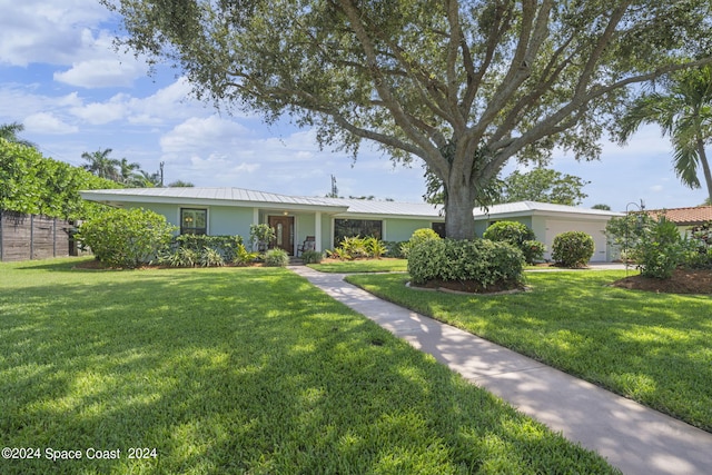 single story home featuring a front yard