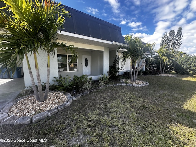 view of front of house with a front lawn