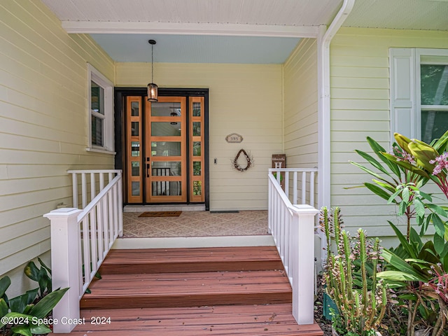 entrance to property with covered porch