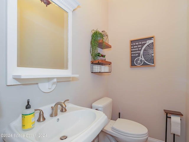 bathroom featuring sink and toilet