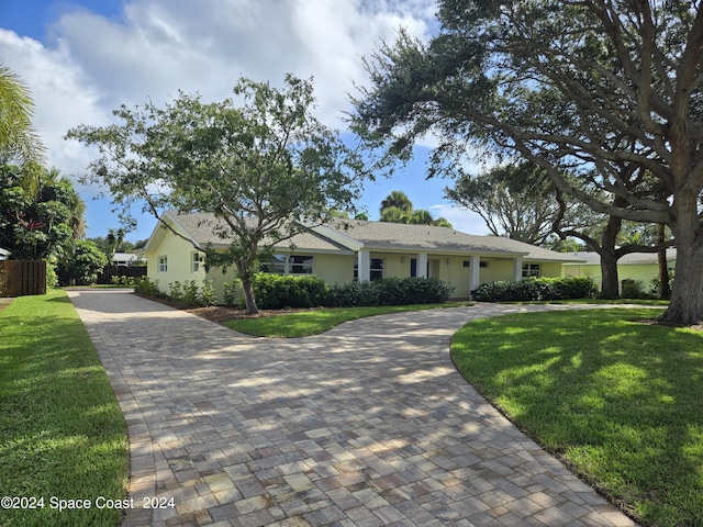 ranch-style home featuring a front yard