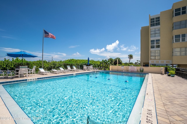 view of swimming pool