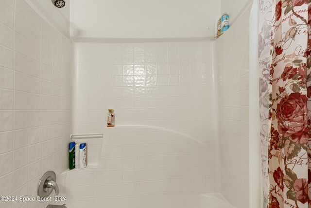 bathroom featuring shower / tub combo with curtain