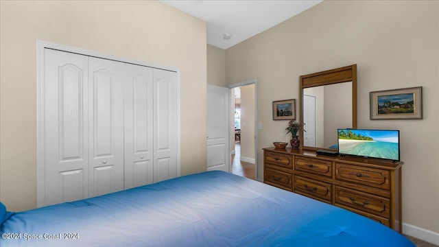 bedroom featuring a closet