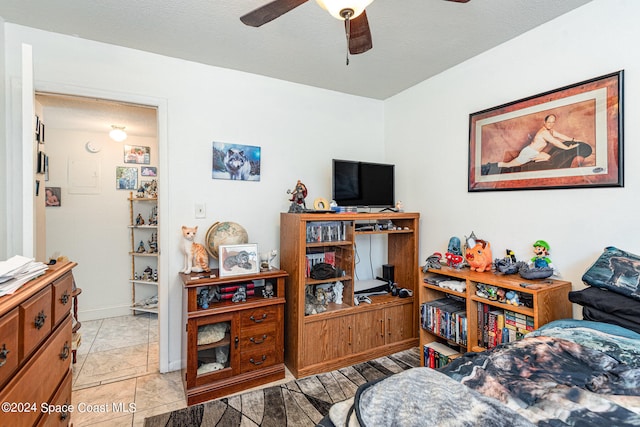 living room featuring ceiling fan