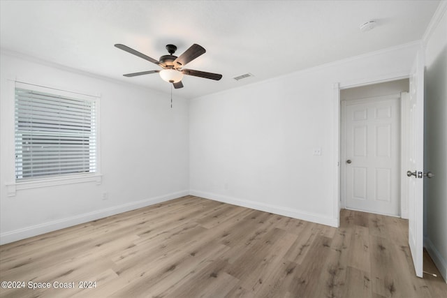 spare room with ceiling fan, light hardwood / wood-style flooring, and crown molding